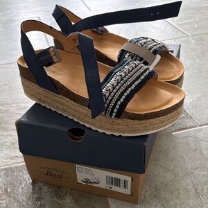 Bass Women's Navy and Tan Platform Sandals